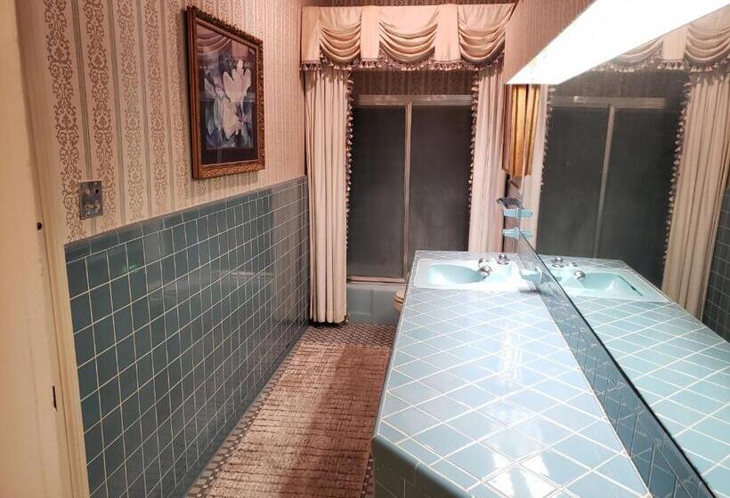 Четырехместный Номер Стандарт, Heritage Inn Bnb