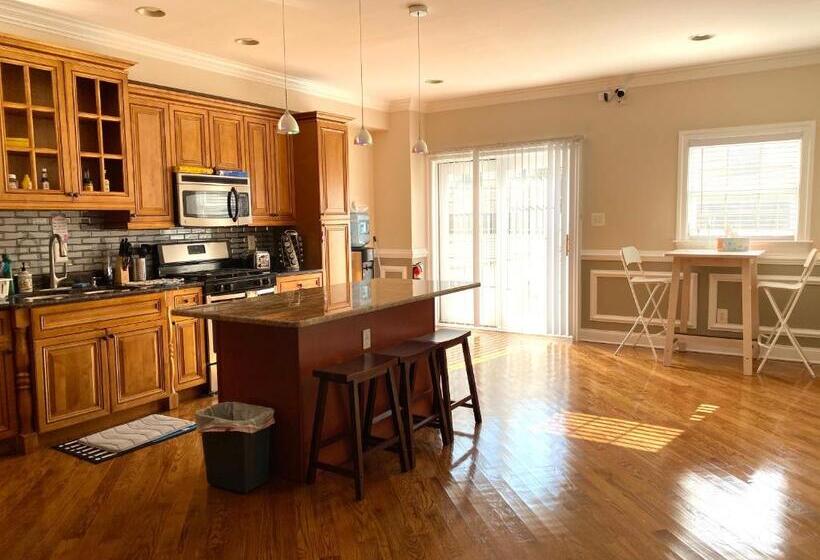 חדר סטנדרט עם מרפסת, Alina & Fanny   Philadelphia 1210 Mt Vernon St