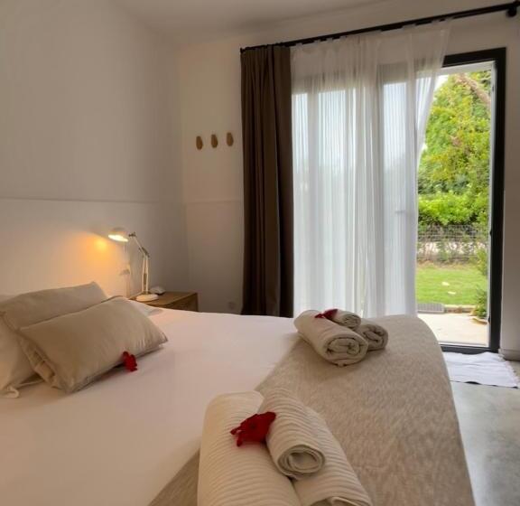 Standard Szoba King Size Bed, Mayana Sicily   The Suites