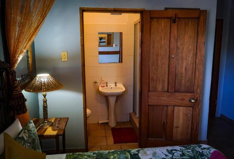 Economy Triple Room, Outentique Accommodation