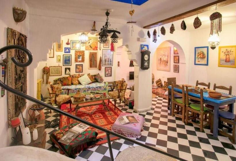 اتاق استاندارد, Afra House