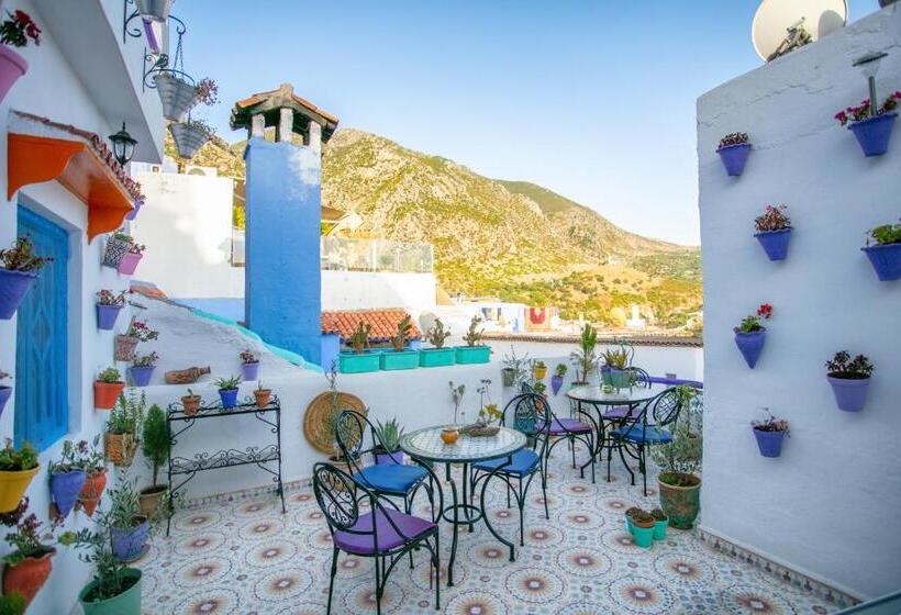 اتاق استاندارد با چشم‌انداز کوهستان, Afra House