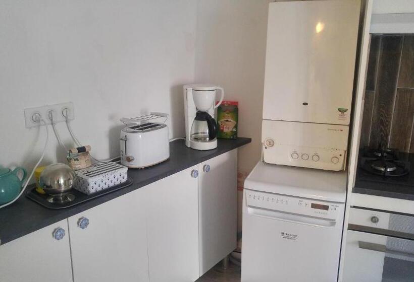 Апартаменты 3 Спальни, Hostel Du Lapin Blanc