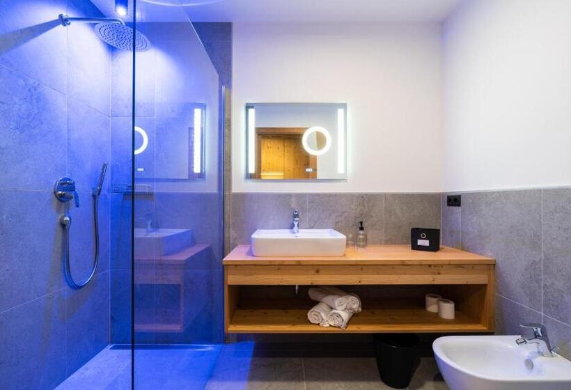 Номер Стандарт, Moserhof