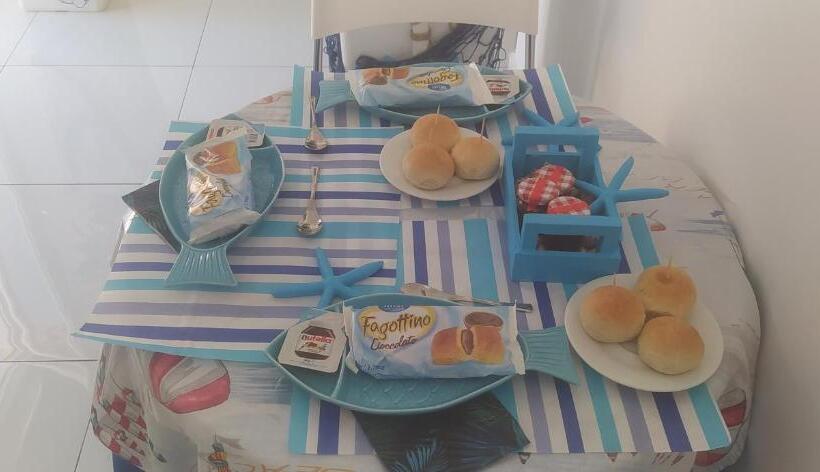 اتاق لوکس با بالکن و چشم‌انداز دریا, Casa Privata Relax Piazza Maria Anania Vico N4