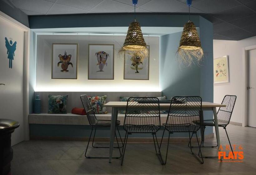 اتاق استاندارد سه تخته با سرویس بهداشتی مشترک, Art&flats Hostel