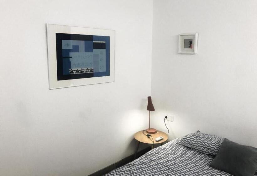 اتاق استاندارد با سرویس بهداشتی مشترک, Art&flats Hostel