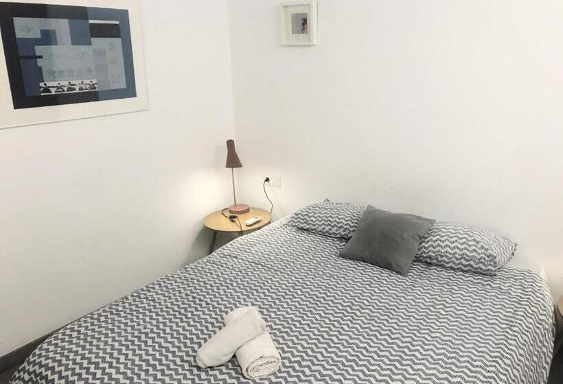 اتاق استاندارد با سرویس بهداشتی مشترک, Art&flats Hostel