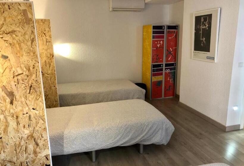 تختخواب در اتاق مشترک, Art&flats Hostel
