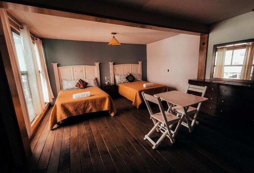 استودیوی استاندارد, Hostal Mago