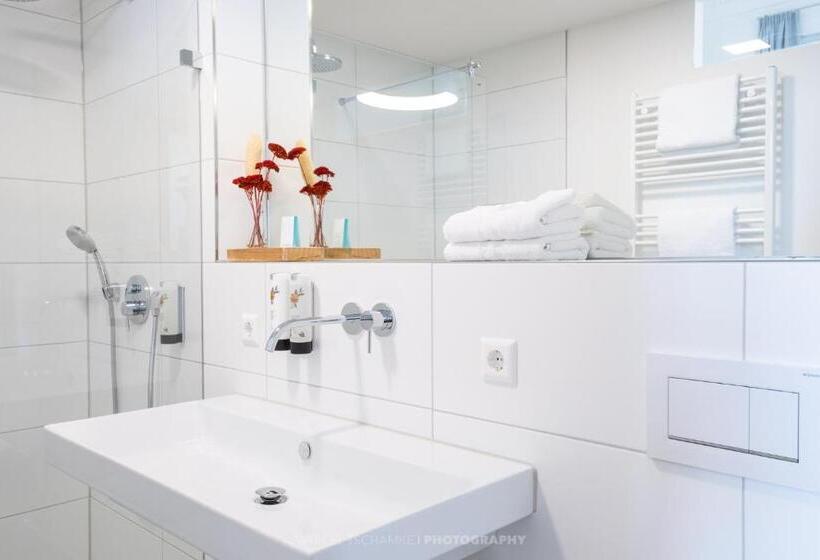 Студия Стандарт, Schlosshotel Horneck
