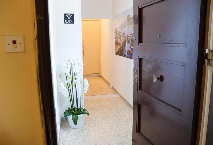 Familjestudio, Love Stabia