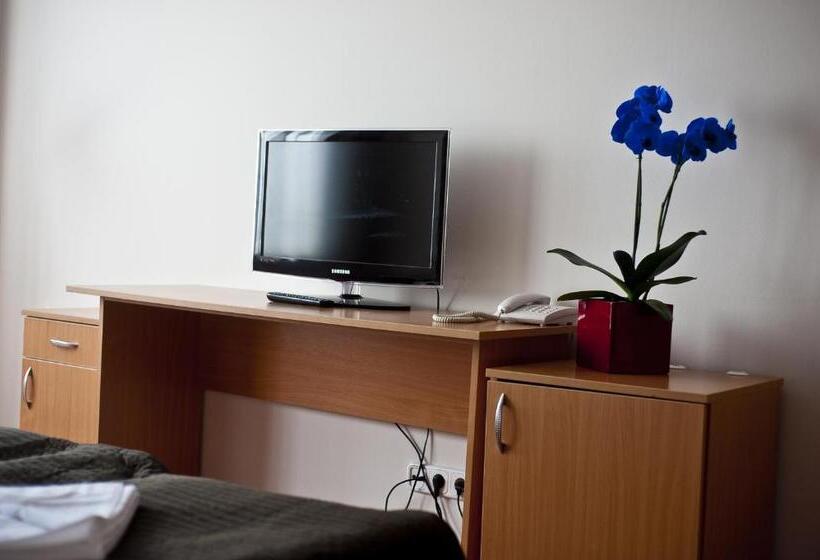 스탠다드 트리플 룸, Canada Hotel Budapest