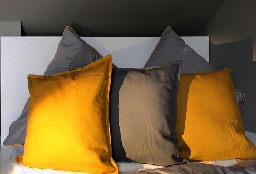 غرفة قياسية, Guestroom By Farbgestalt