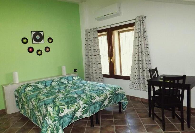 Standard room with outdoor bath, La Fuga Affittacamere