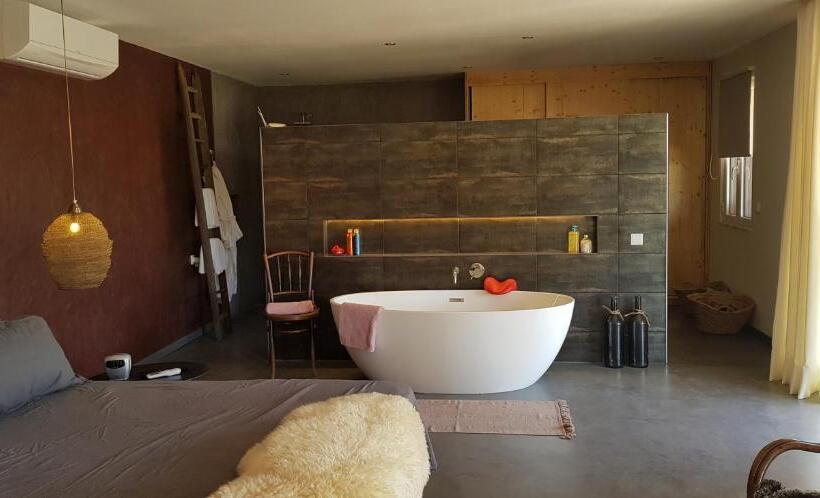 套房带泳池景, Trendy And Luxe B&b And Garden Suite
