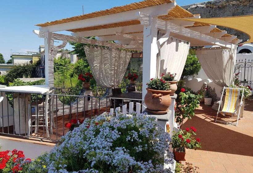 سوییت با چشم‌انداز دریا, B&b Dea Fortuna