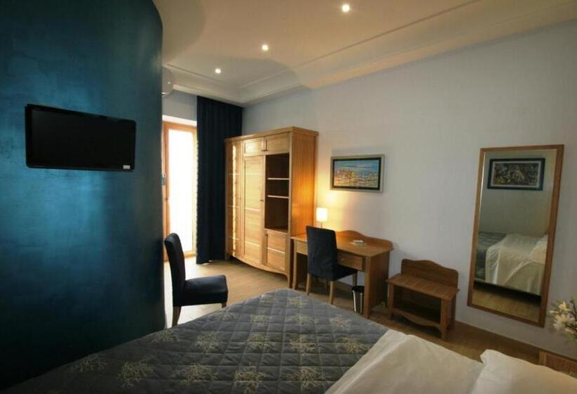 سوییت جونیور با چشم‌انداز دریا, B&b Dea Fortuna