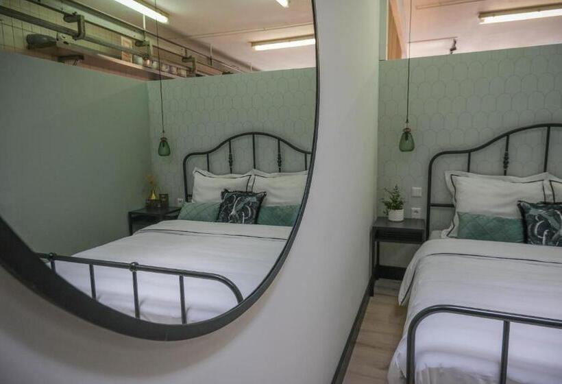 استودیوی استاندارد, B&b Sjlaope Biej De Sjlèchter