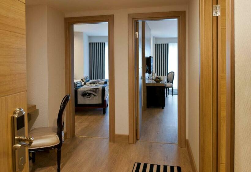 Familienzimmer, Delphin Imperial Lara