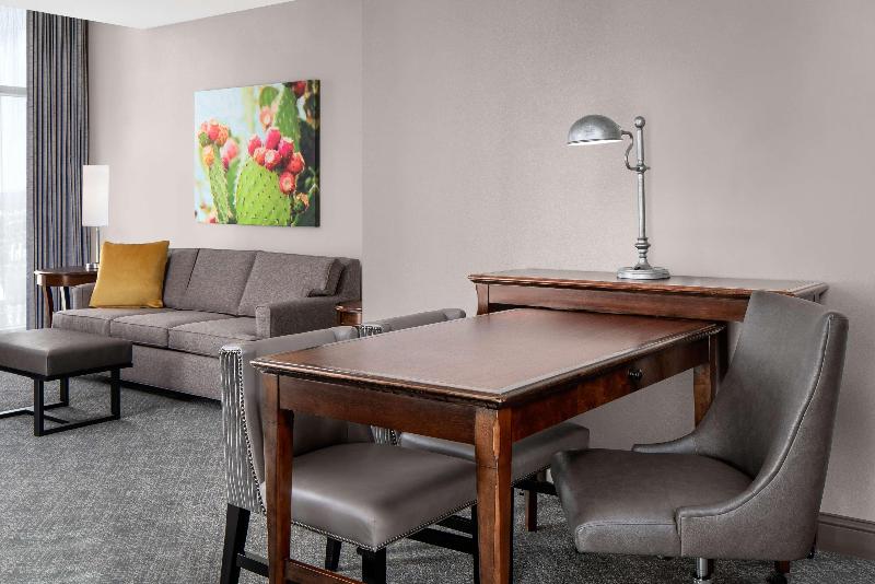 Suite 2 Dormitoris, Embassy Suites San Antonio Riverwalk Downtown