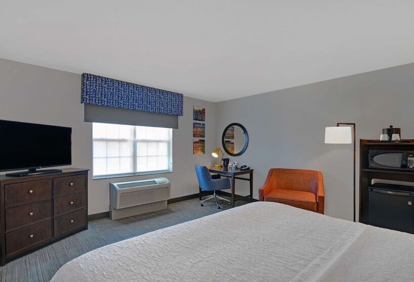 스탠다드 룸 더블 침대, Hampton Inn Bath