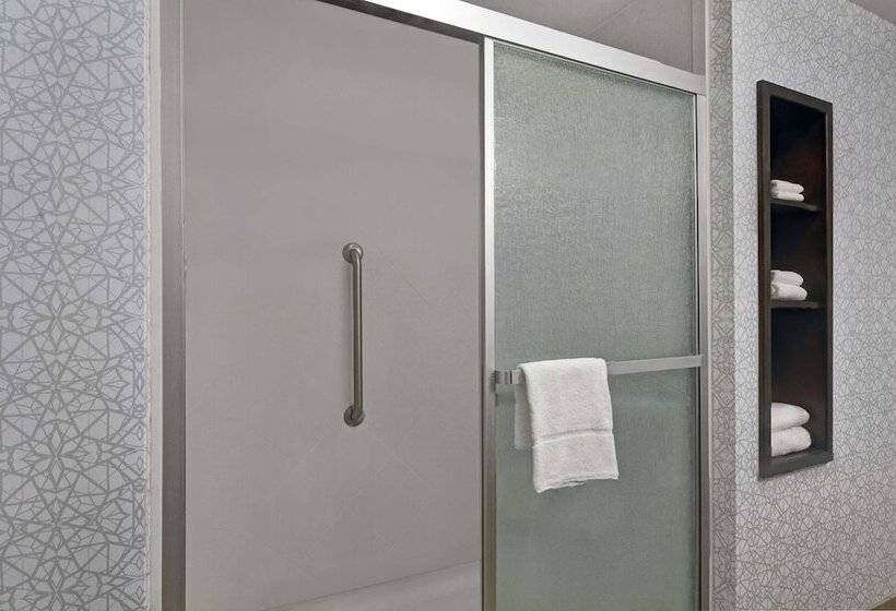 스탠다드 스튜디오 더블 침대, Hampton Inn Bath