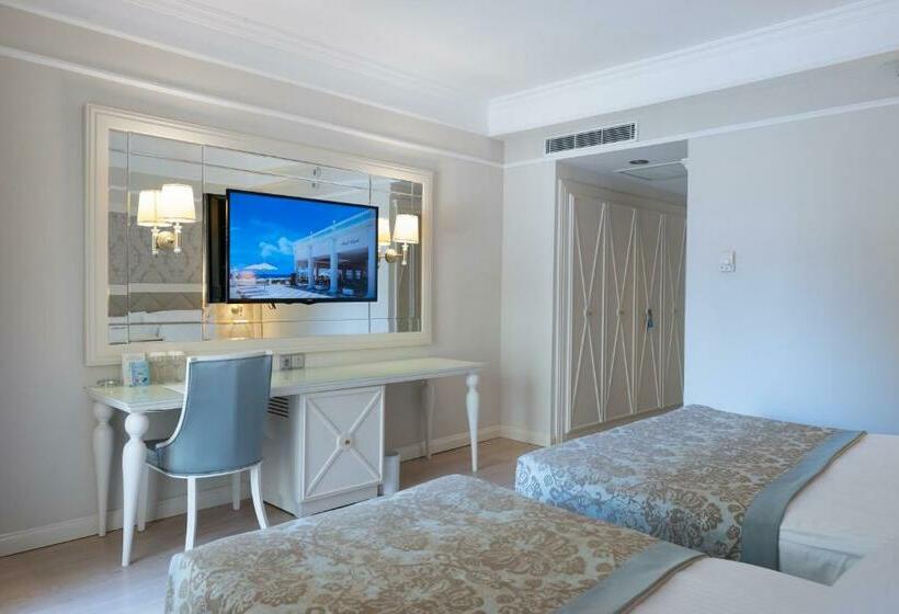 اتاق ساده سه‌ نفره, Kaya Artemis Resort & Casino