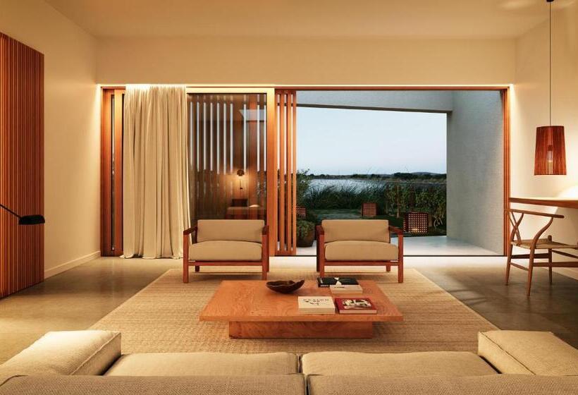 جناح مطل على البحيرة, L'and Vineyards