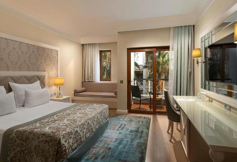 اتاق ساده سه‌ نفره, Kaya Artemis Resort & Casino