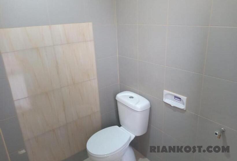 Familjerum, Rian Kost   Hotel Penginapan Murah Pusat Kota Palembang