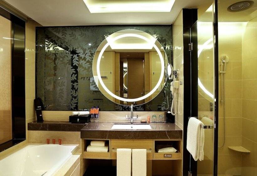 Номер Стандарт Двуспальная Кровать, Crowne Plaza Guangzhou Huadu, An Ihg Hotel   Free Shuttle Bus Between Hotel To Airport