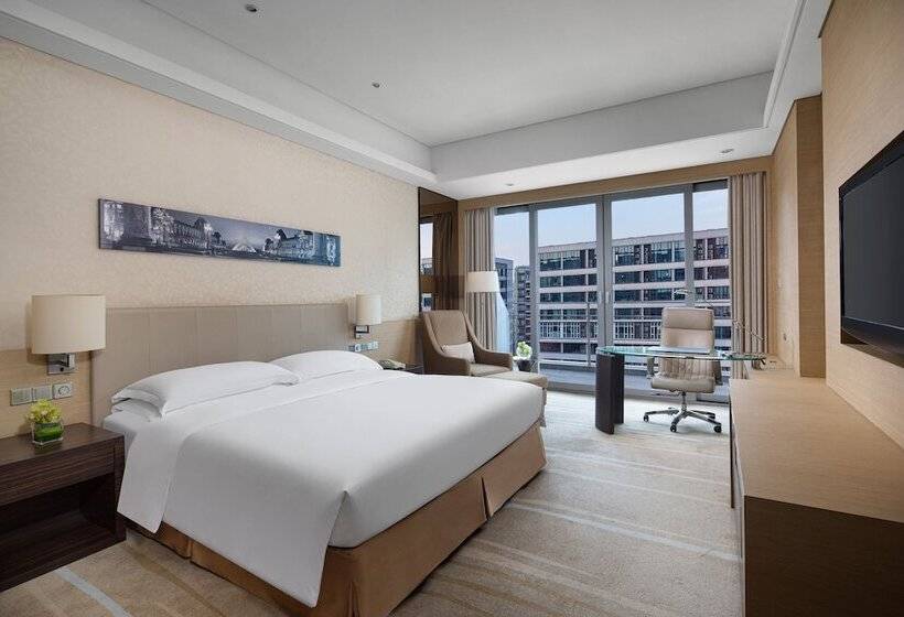Номер Стандарт Двуспальная Кровать, Crowne Plaza Guangzhou Huadu, An Ihg Hotel   Free Shuttle Bus Between Hotel To Airport