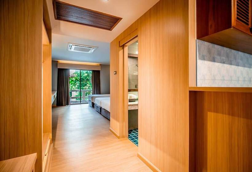 디럭스 트리플 룸, Thanthip Beach Resort Patong