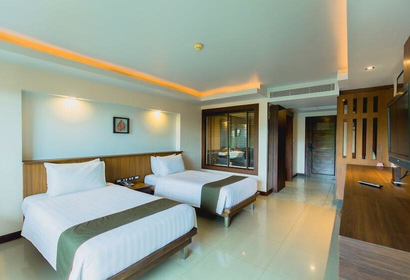 Номер Deluxe, Thanthip Beach Resort Patong