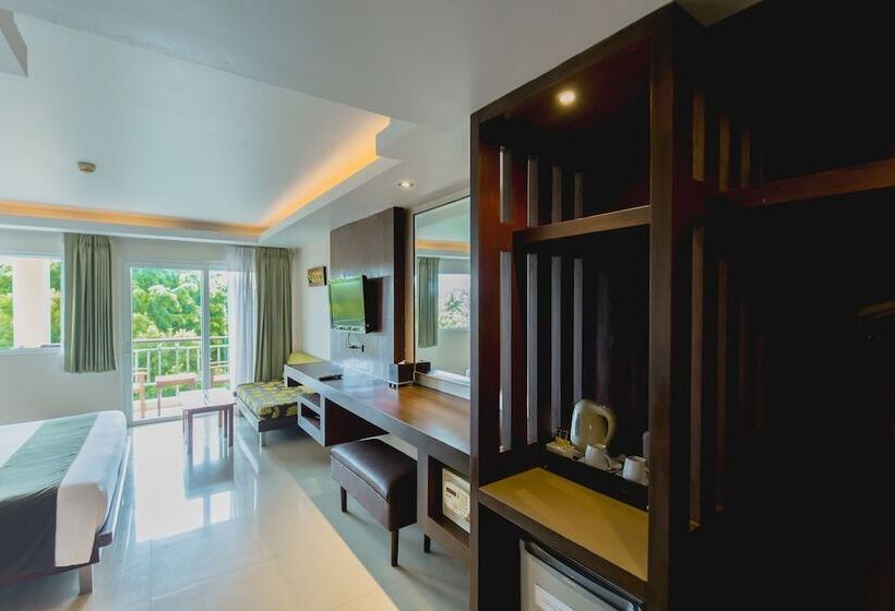 Номер Deluxe, Thanthip Beach Resort Patong
