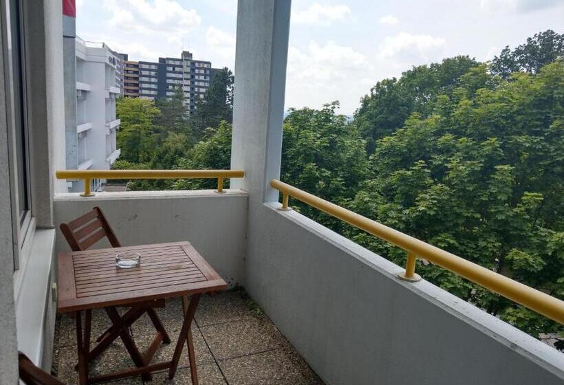 Апартаменты 1 Спальня, Hometown Apartments