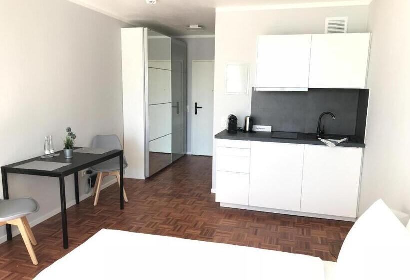 Апартаменты 1 Спальня, Hometown Apartments