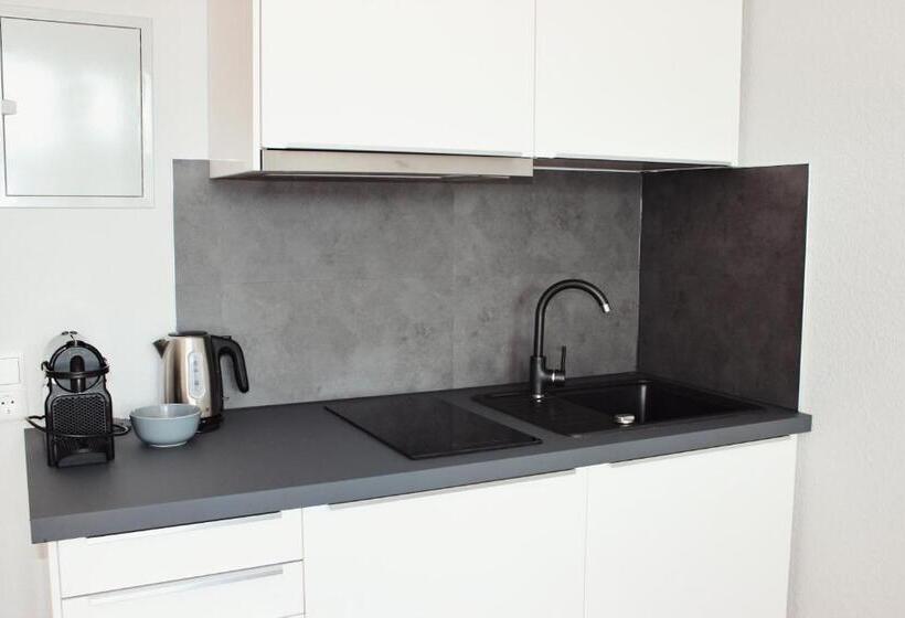 Апартаменты Superior 1 Спальня, Hometown Apartments