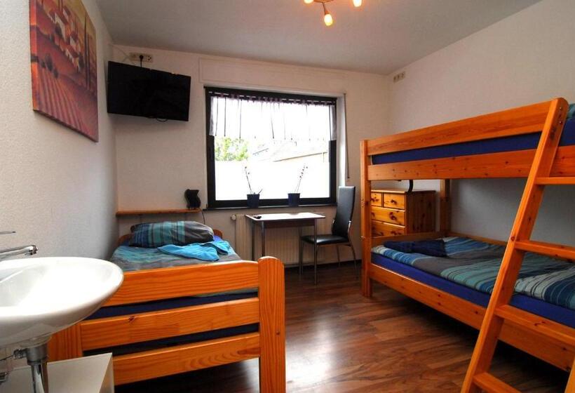标准三人间, Monteurwohnung Ferienwohnung Krings Baptistastr 2a