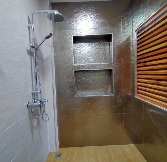 اتاق استاندارد با چشم‌انداز باغ, Uthaithani Resort
