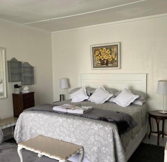 Номер Стандарт, White River B & B