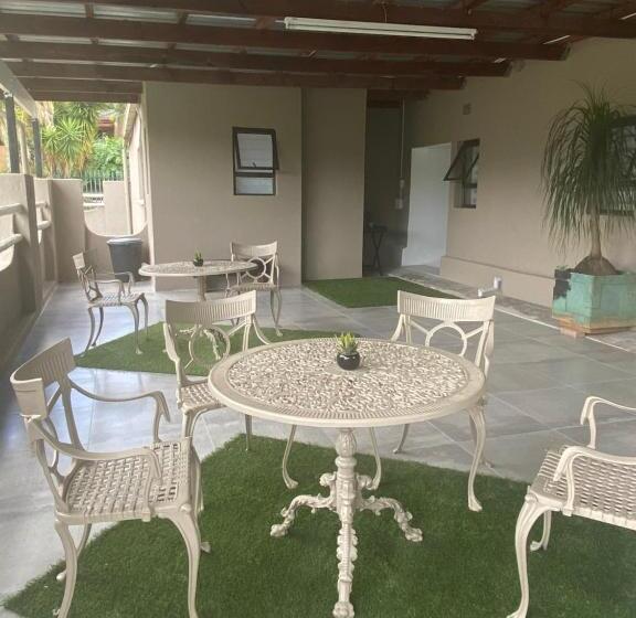 Номер Стандарт, White River B & B
