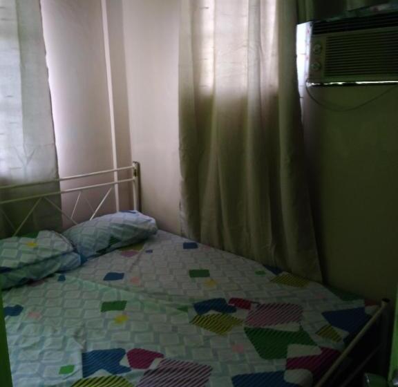 이코노미 룸, Fleetwood Suites
