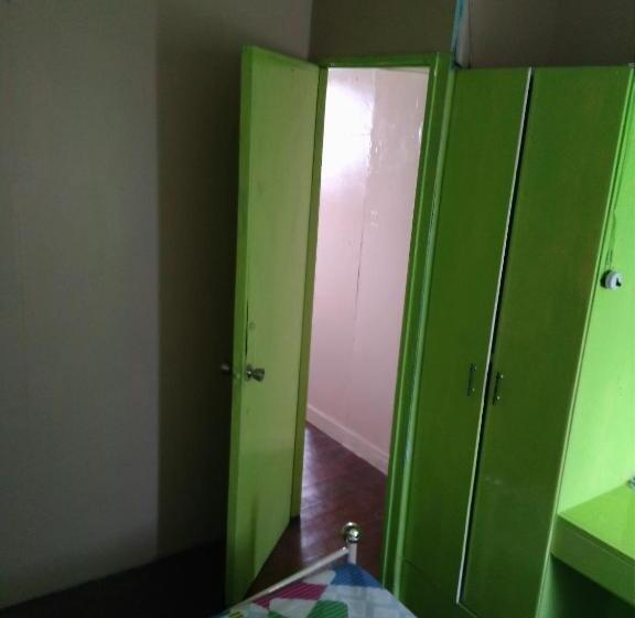 이코노미 룸, Fleetwood Suites