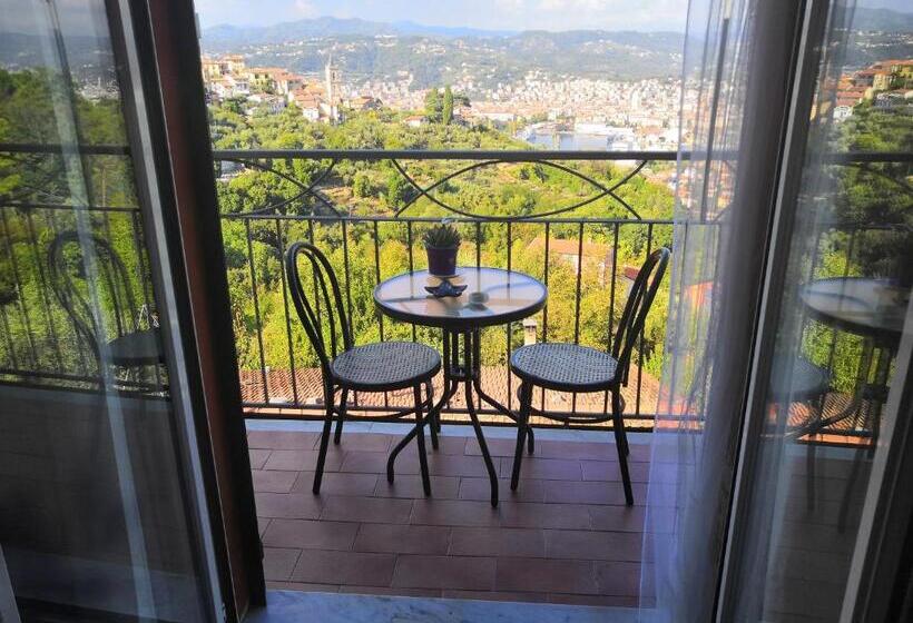 اتاق لوکس با چشم‌انداز دریا, Villa Patrizia