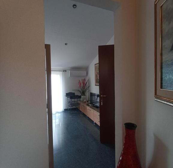 اتاق لوکس با چشم‌انداز دریا, Villa Patrizia