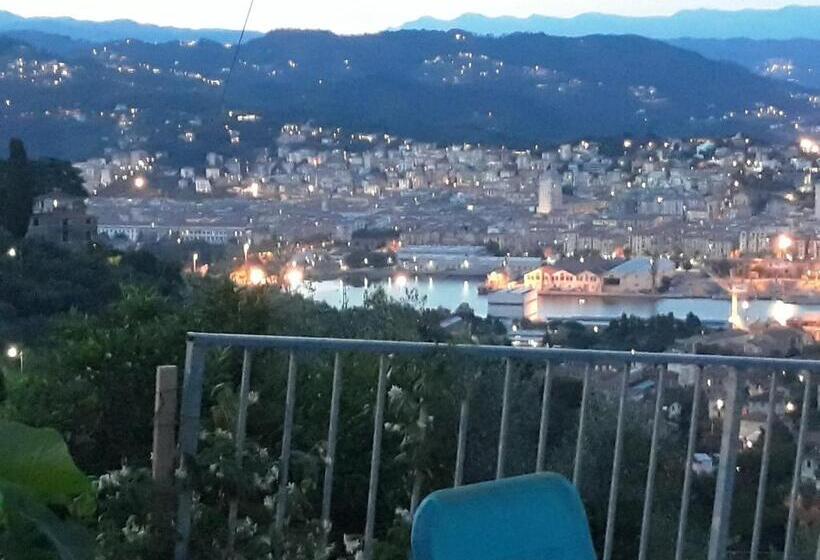 اتاق لوکس با چشم‌انداز دریا, Villa Patrizia