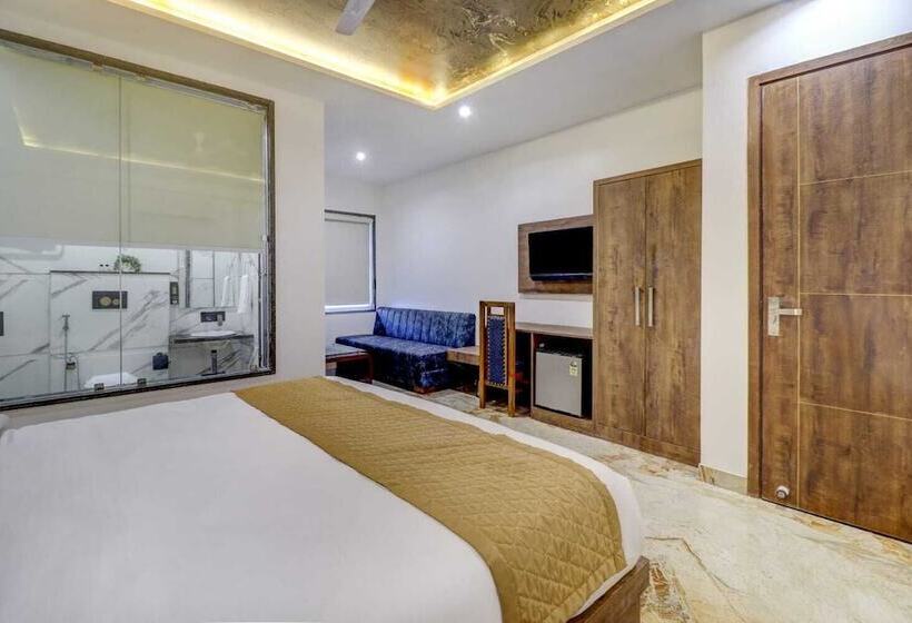 高级大房间, Anand Villa