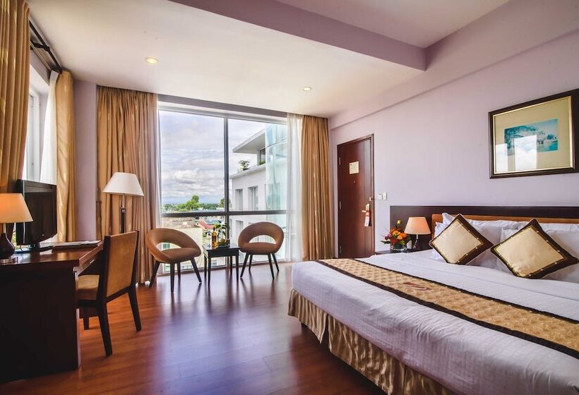 اتاق لوکس با چشم‌انداز شهر, Mondial Hotel Hue